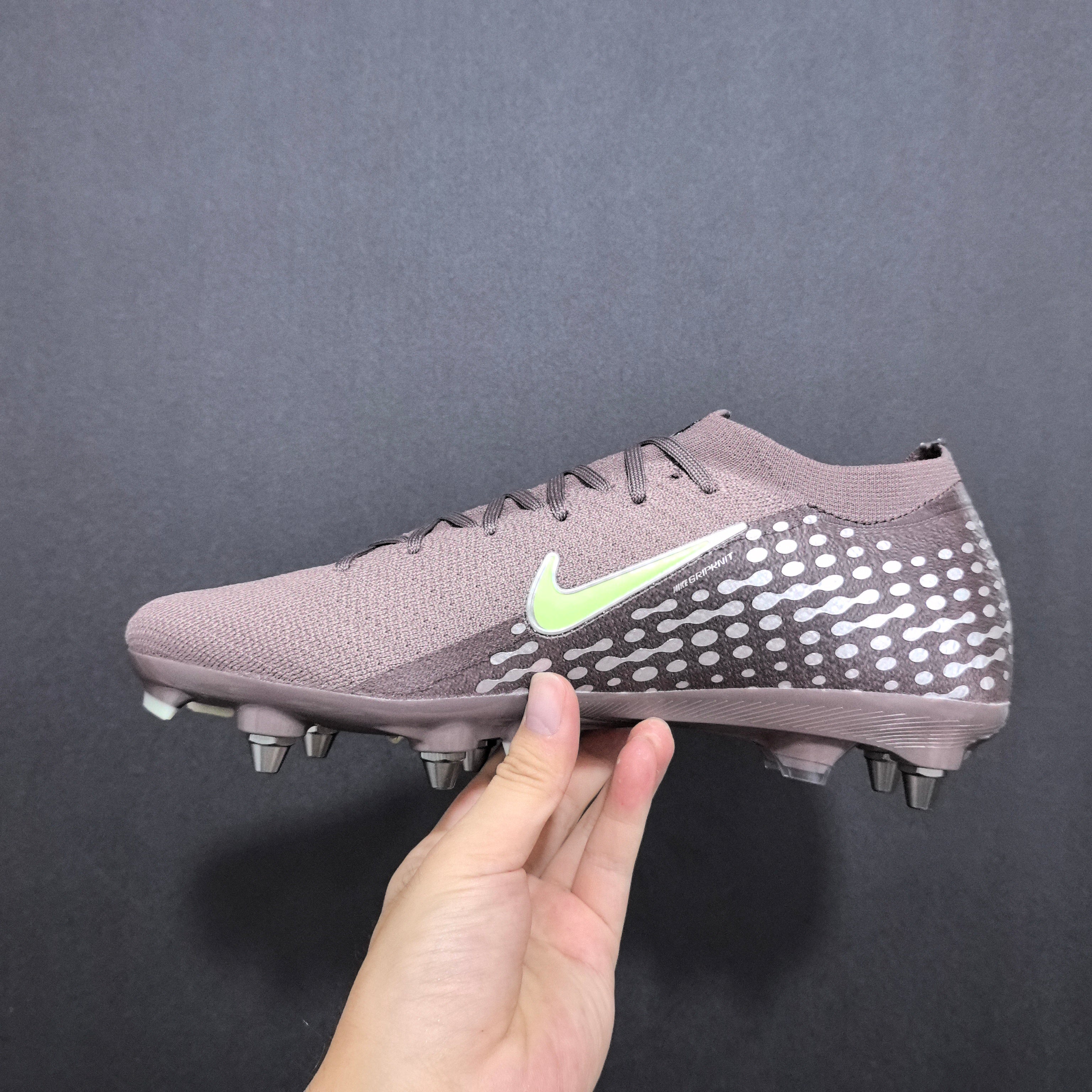Chuteira Campo Nike Air Zoom Mercurial Vapor 16 SG Elite + Brindes
