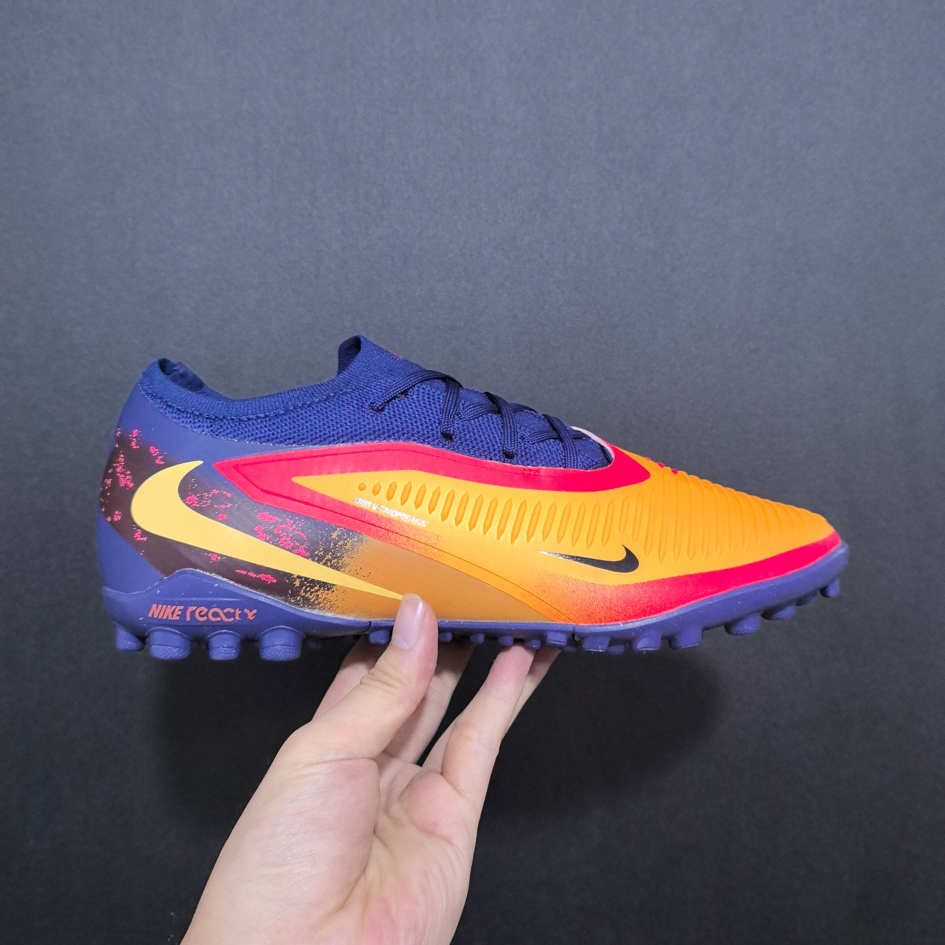 Chuteira Society Nike Phantom GX 6 TF Elite + Brindes
