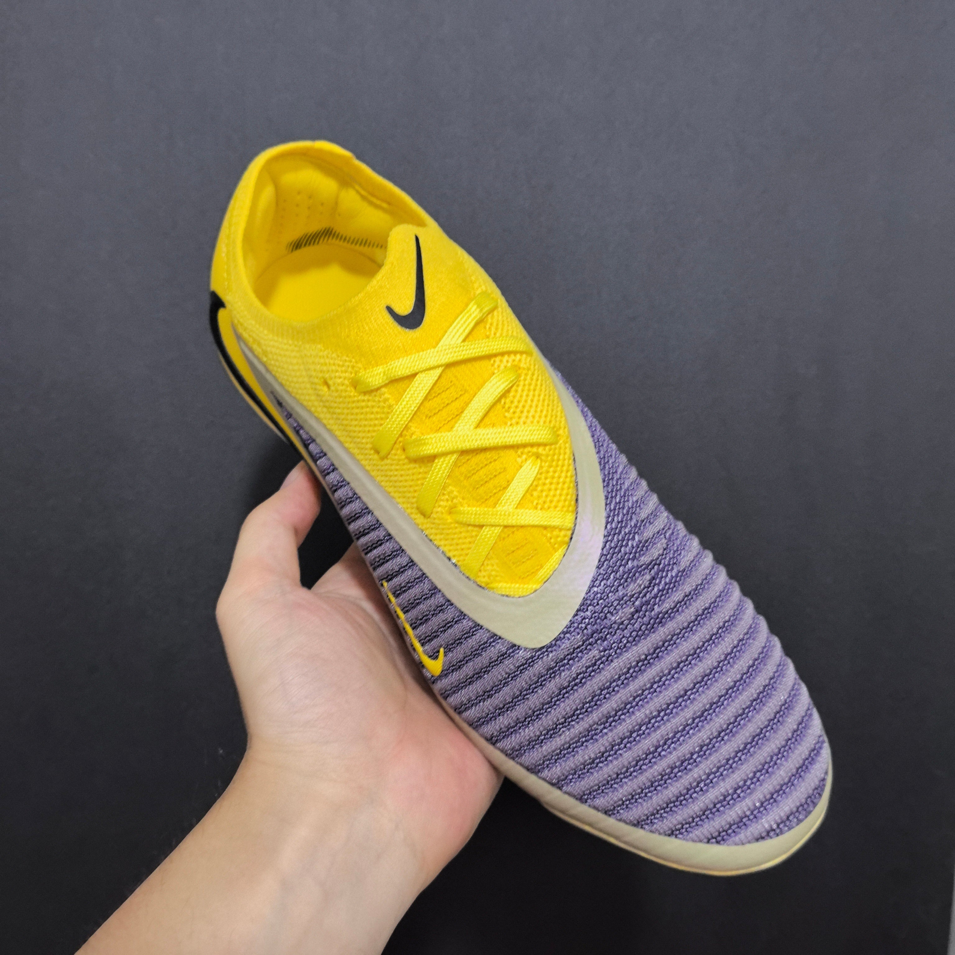 Chuteira Campo Nike Phantom GX 6 FG Elite + Brindes