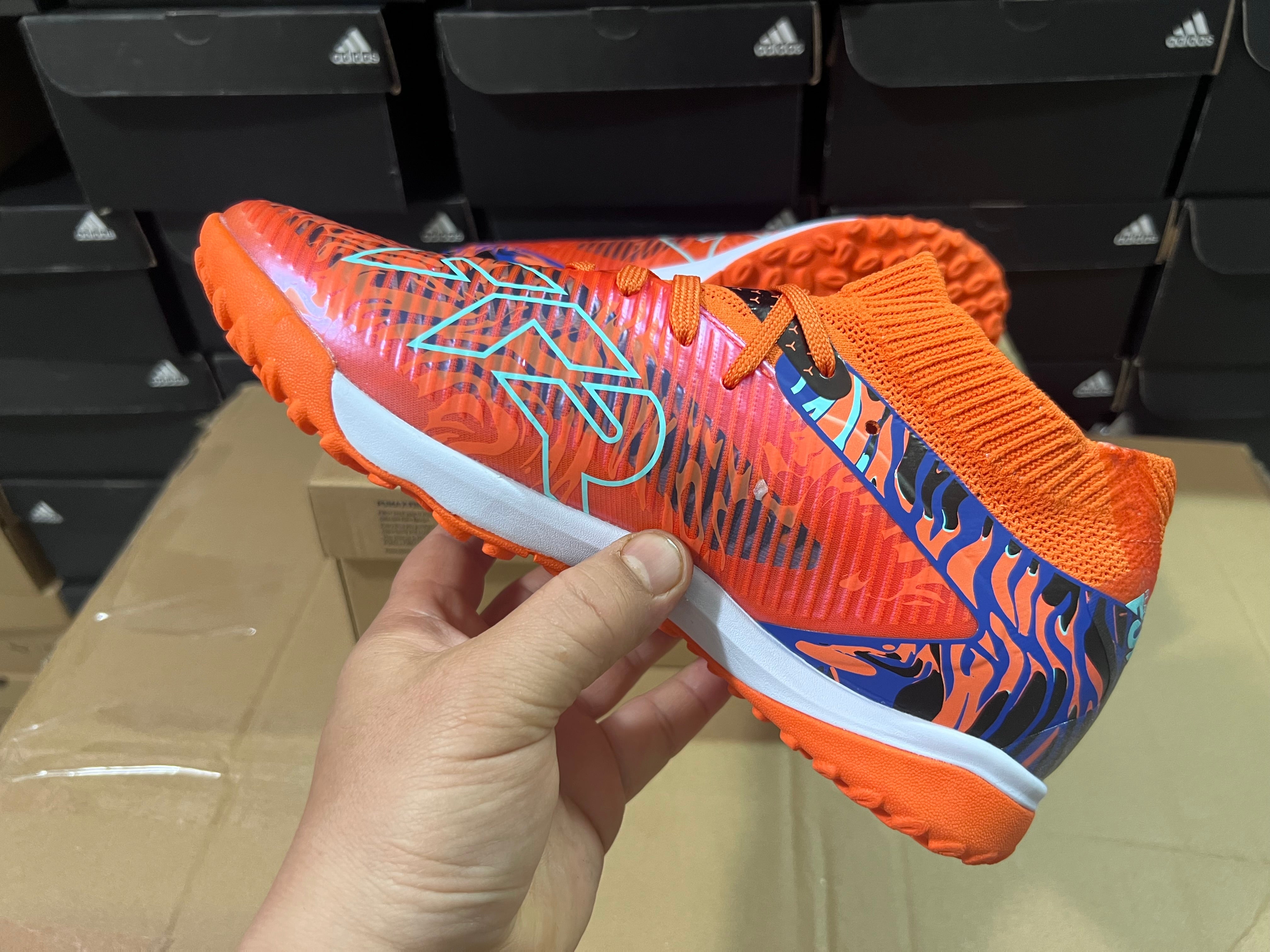 Chuteira Society Puma Future 8 TF Elite + Brindes