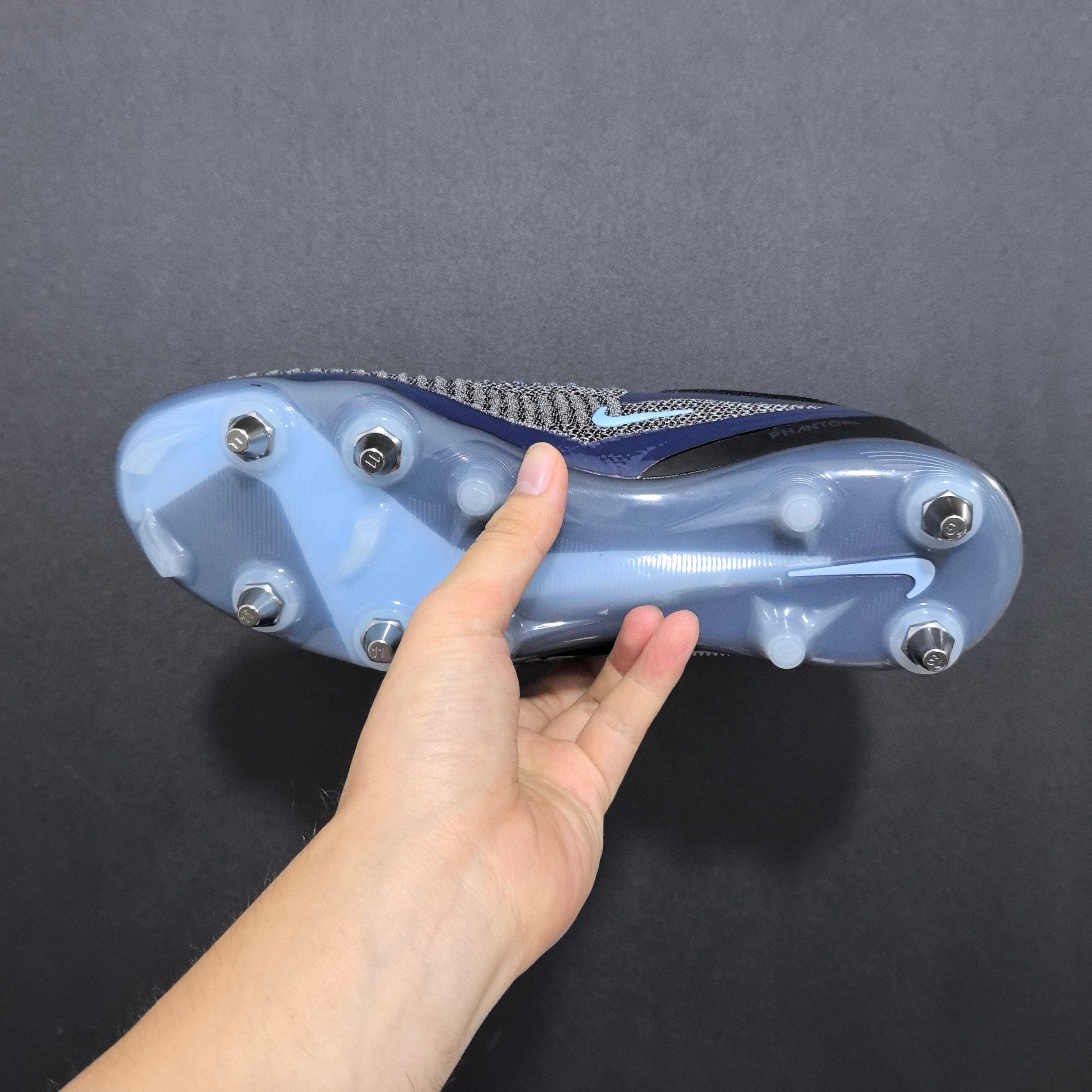 Chuteira Campo Nike Phantom GX 6 SG Elite + Brindes