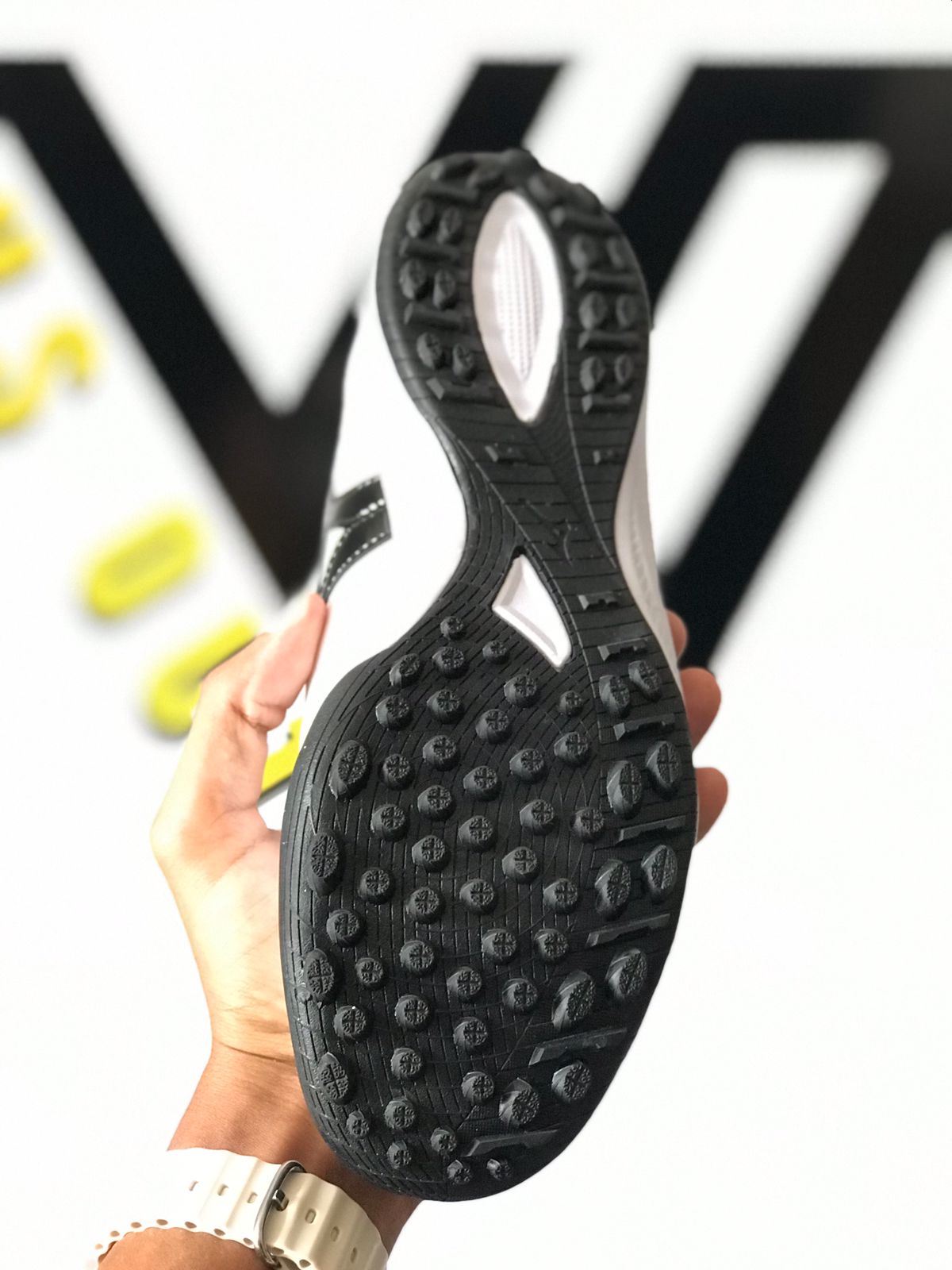 Chuteira Society Mizuno Morelia Sala TF Elite + Brindes