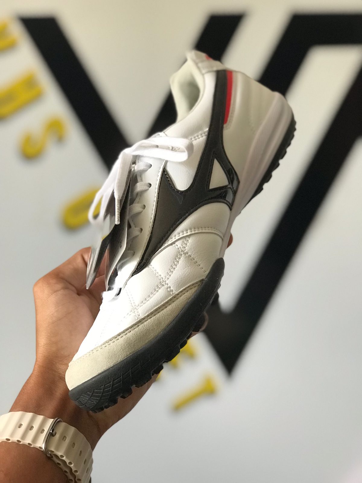 Chuteira Society Mizuno Morelia Sala TF Elite + Brindes