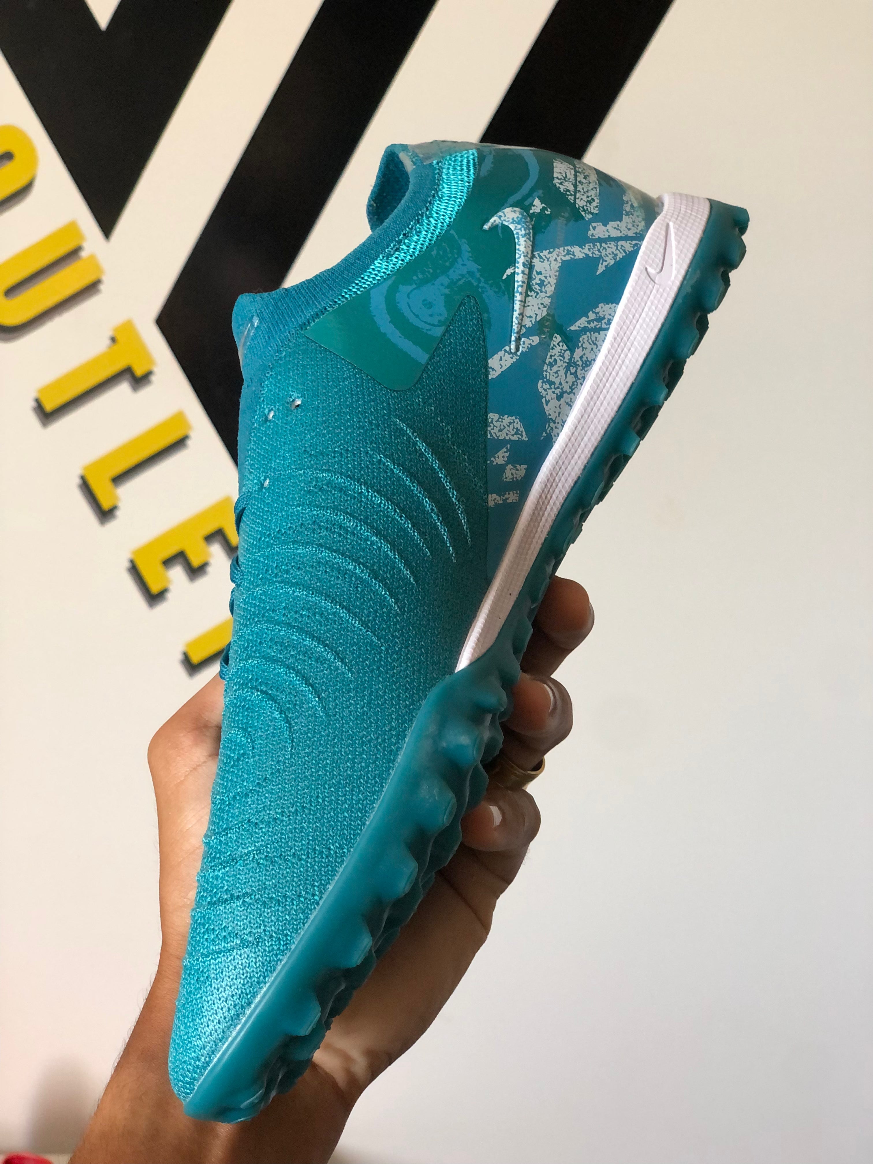 Chuteira Society Nike Phantom Luna TF 2 Elite + Brindes