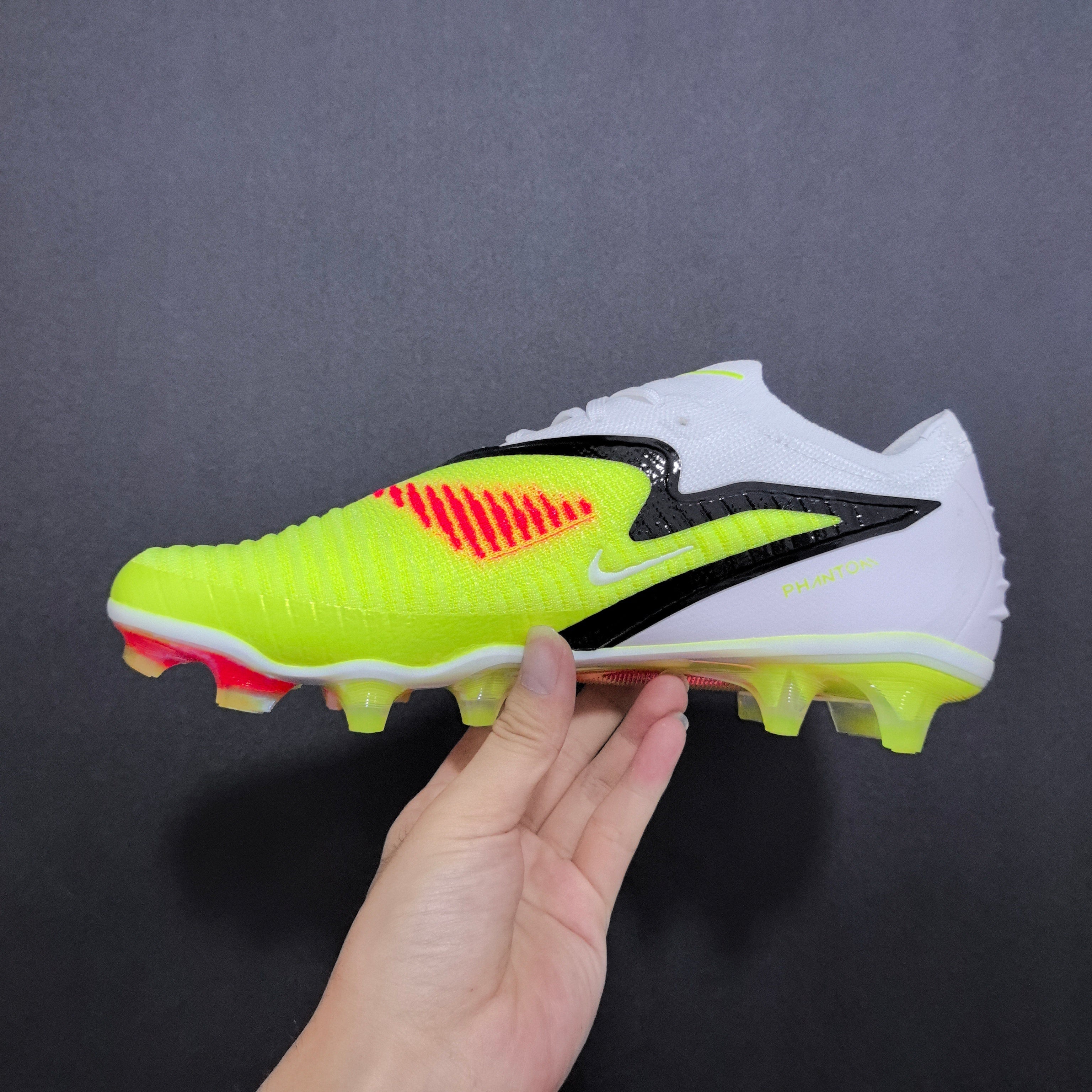 Chuteira Campo Nike Phantom GX 6 FG Elite + Brindes