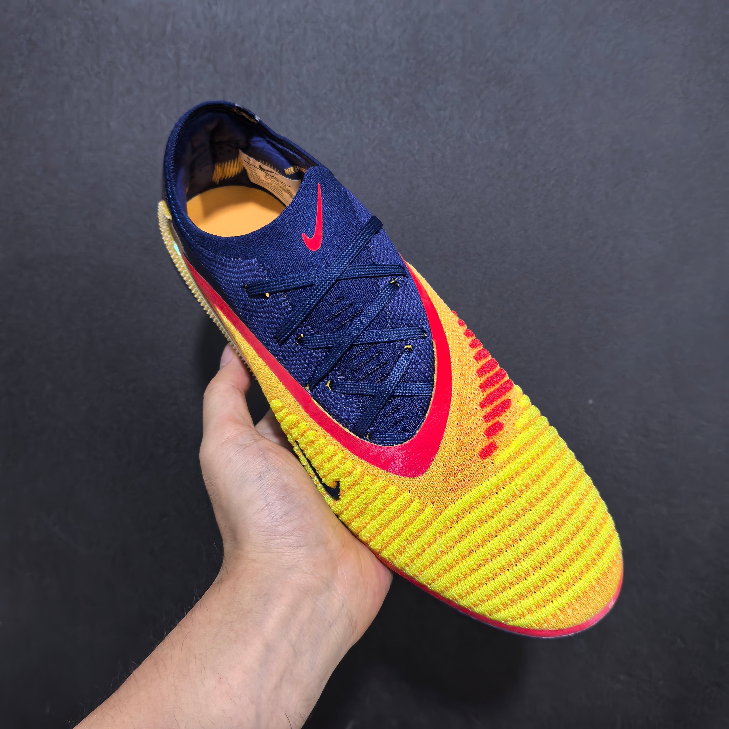 Chuteira Campo Nike Phantom GX 6 SG Elite + Brindes