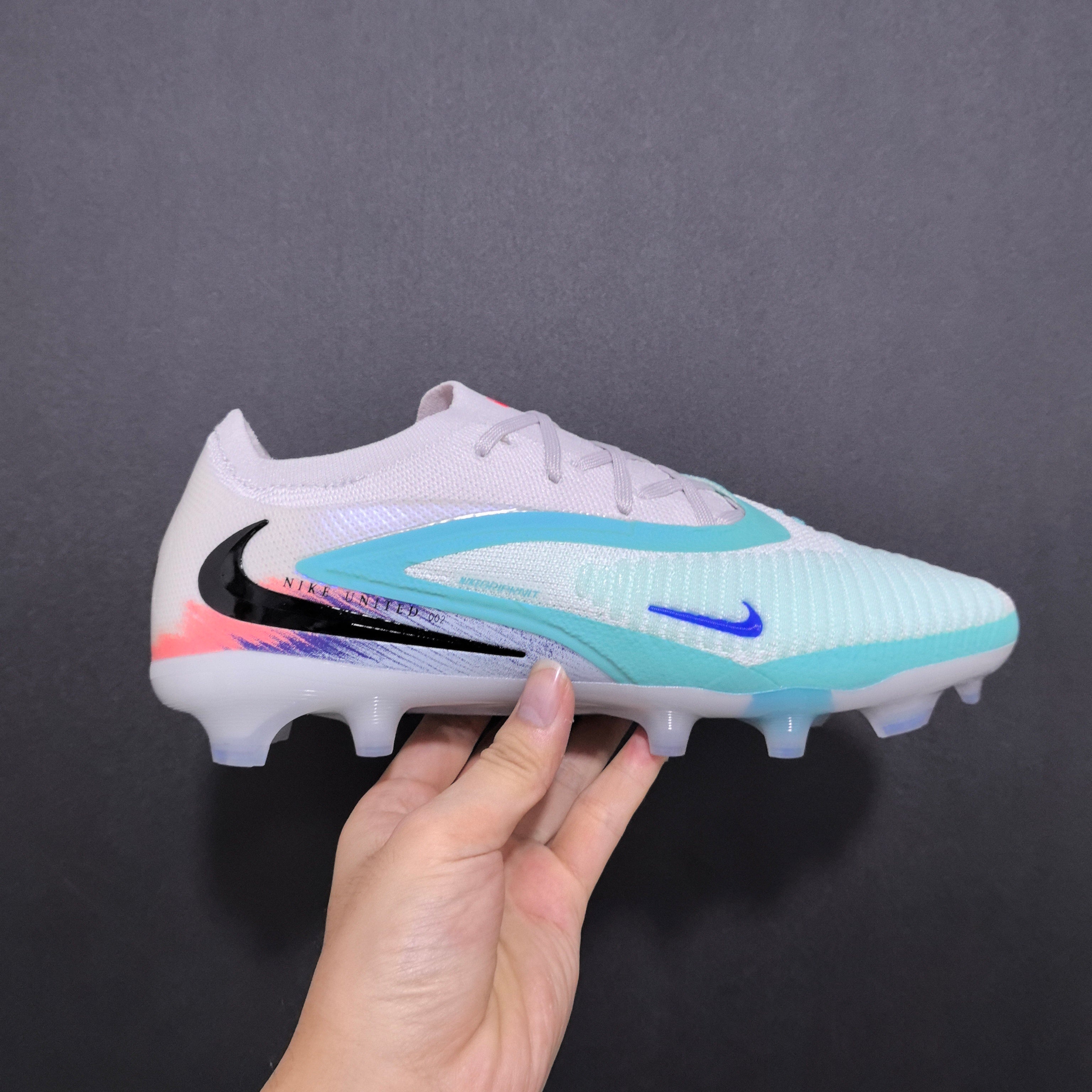 Chuteira Campo Nike Phantom GX 6 FG Elite + Brindes