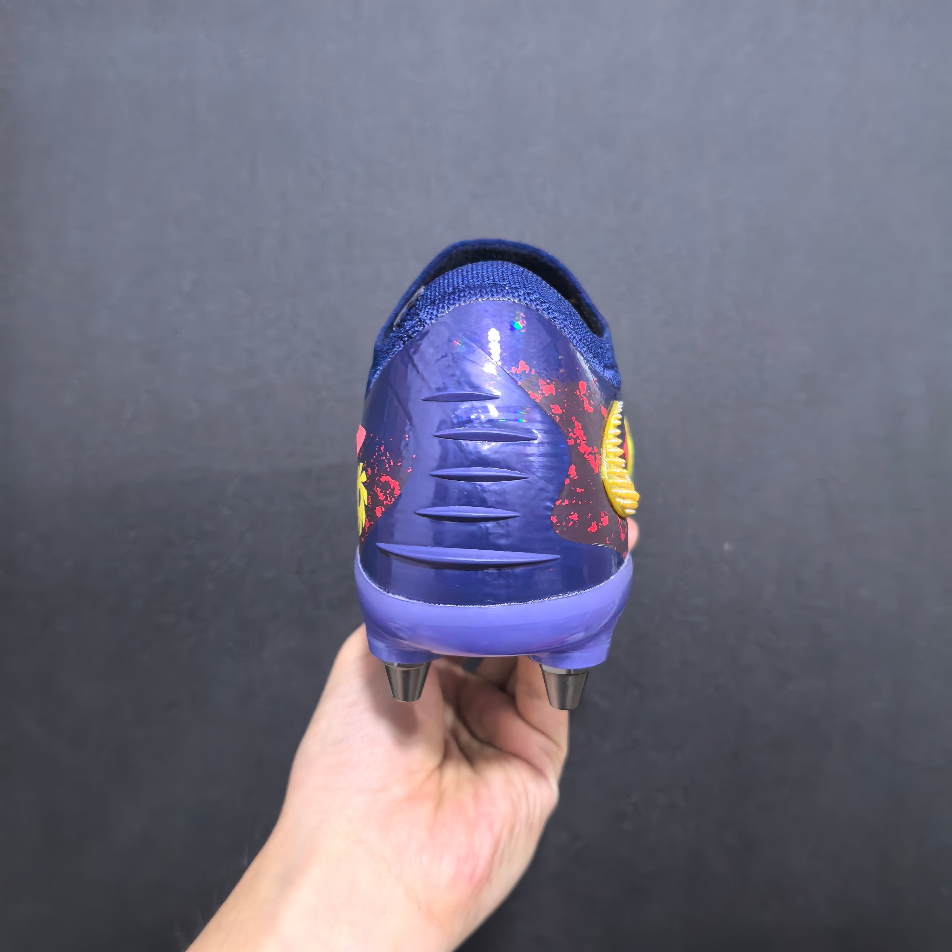 Chuteira Campo Nike Phantom GX 6 SG Elite + Brindes