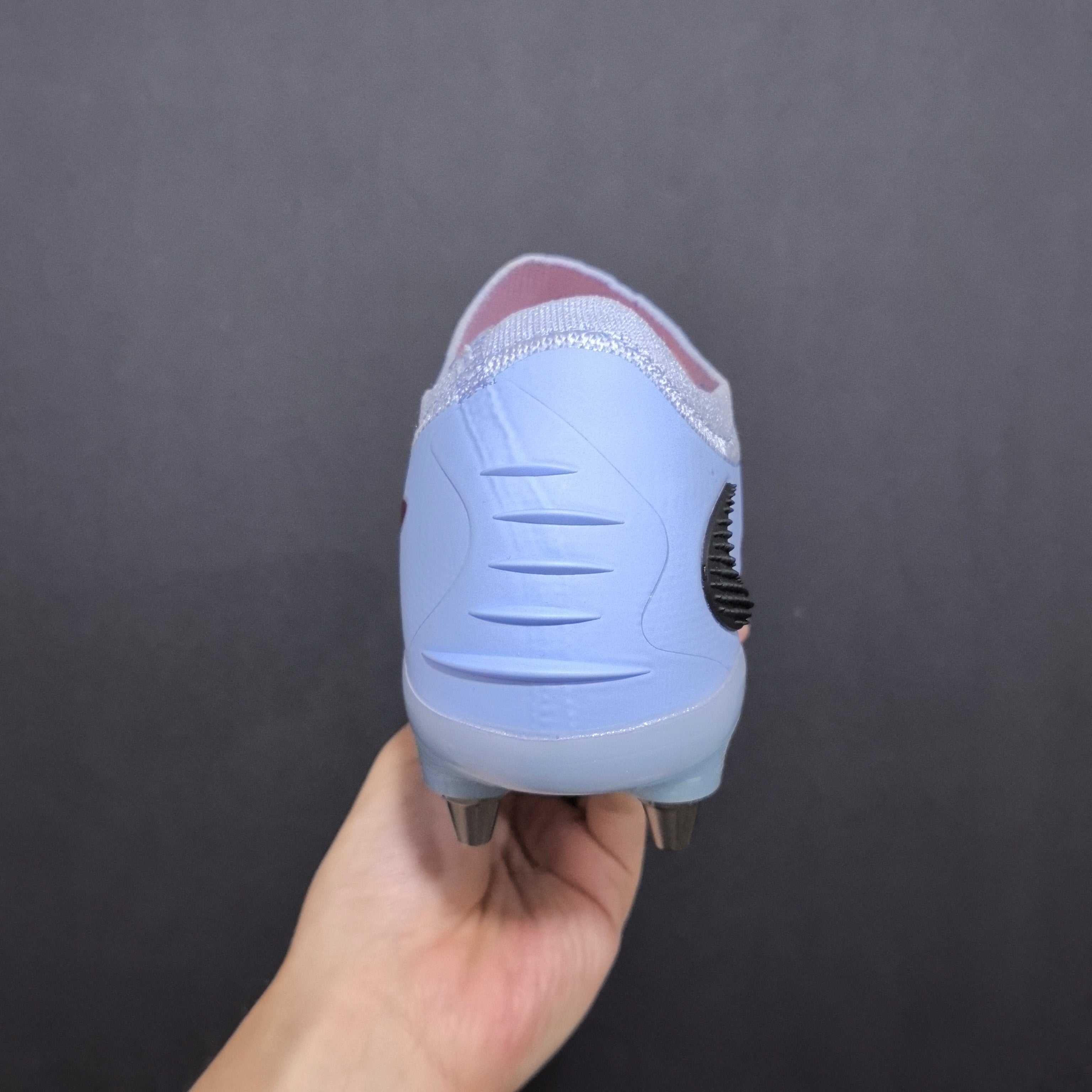 Chuteira Campo Nike Phantom GX 6 SG Elite + Brindes