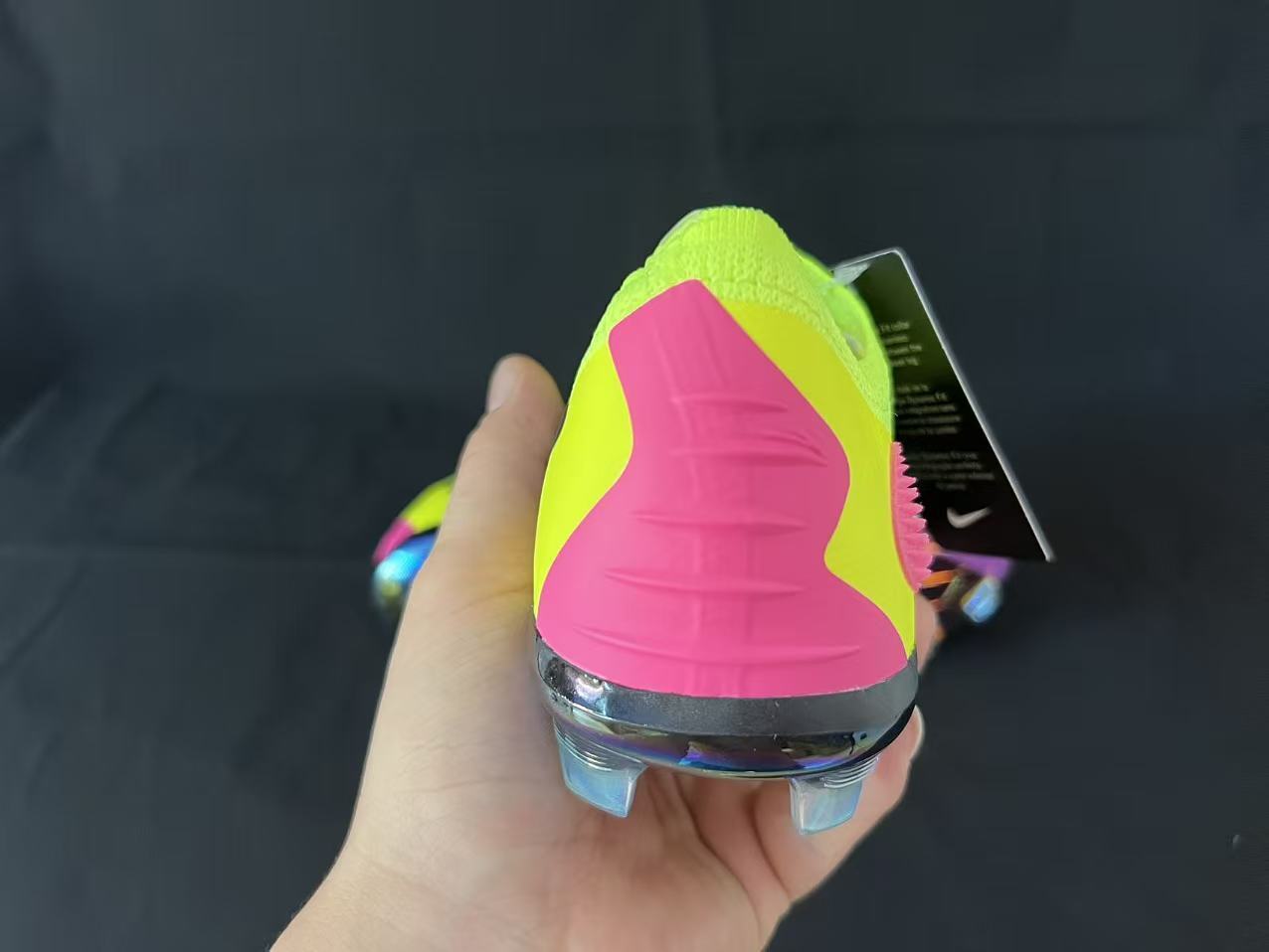 Chuteira Campo Nike Phantom GX 6 FG Elite + Brindes