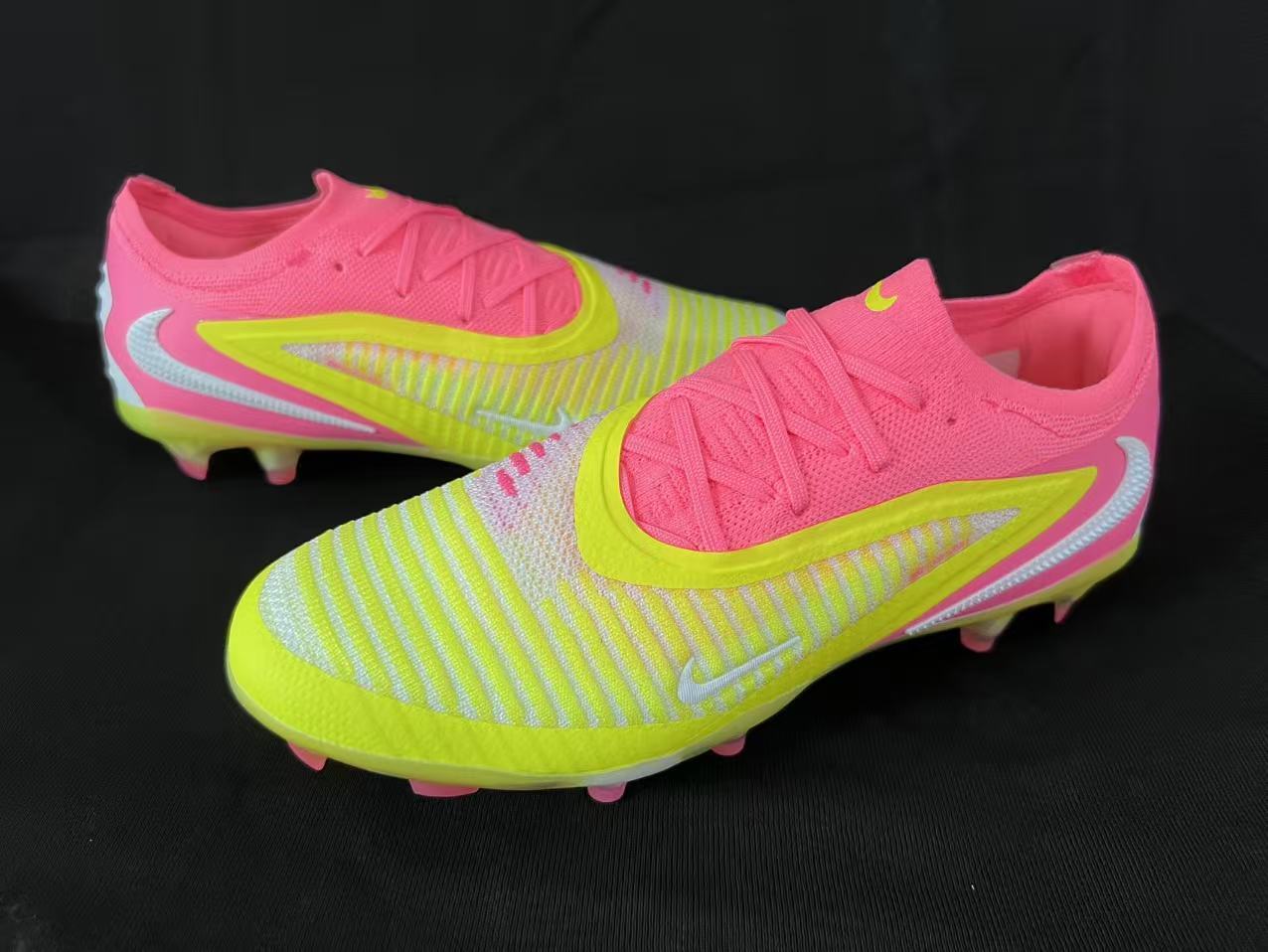 Chuteira Campo Nike Phantom GX 6 FG Elite + Brindes
