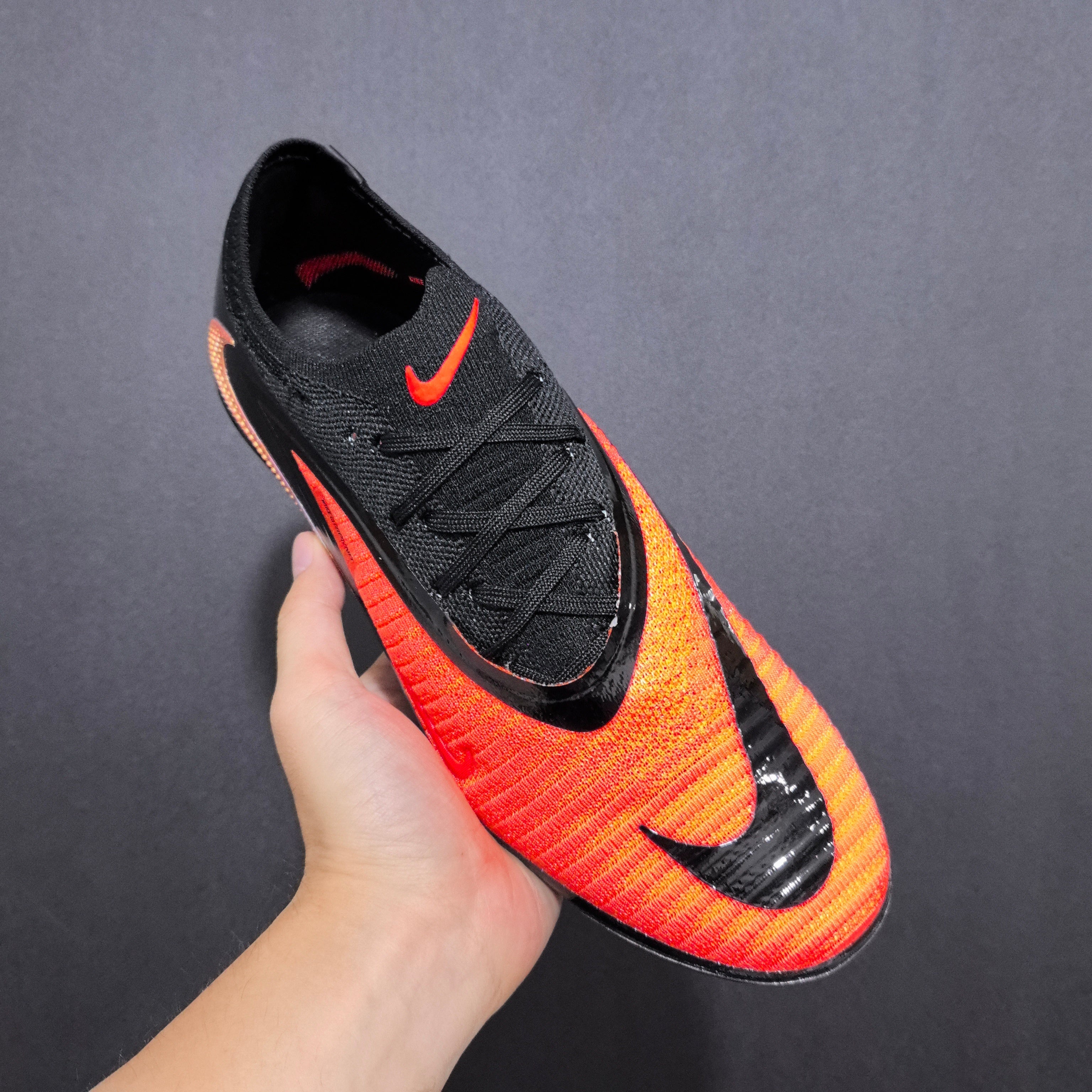 Chuteira Campo Nike Phantom GX 6 FG Elite + Brindes