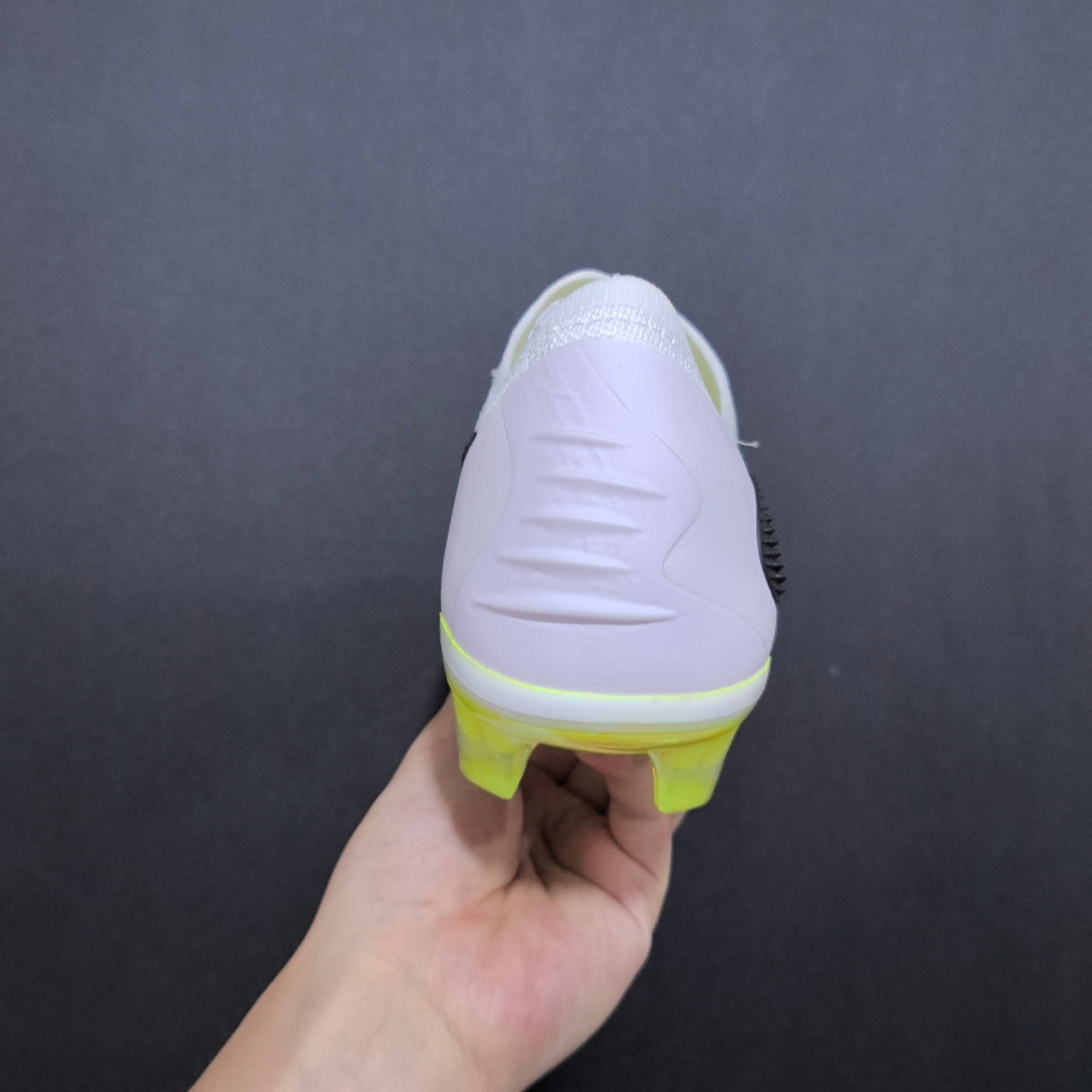 Chuteira Campo Nike Phantom GX 6 FG Elite + Brindes