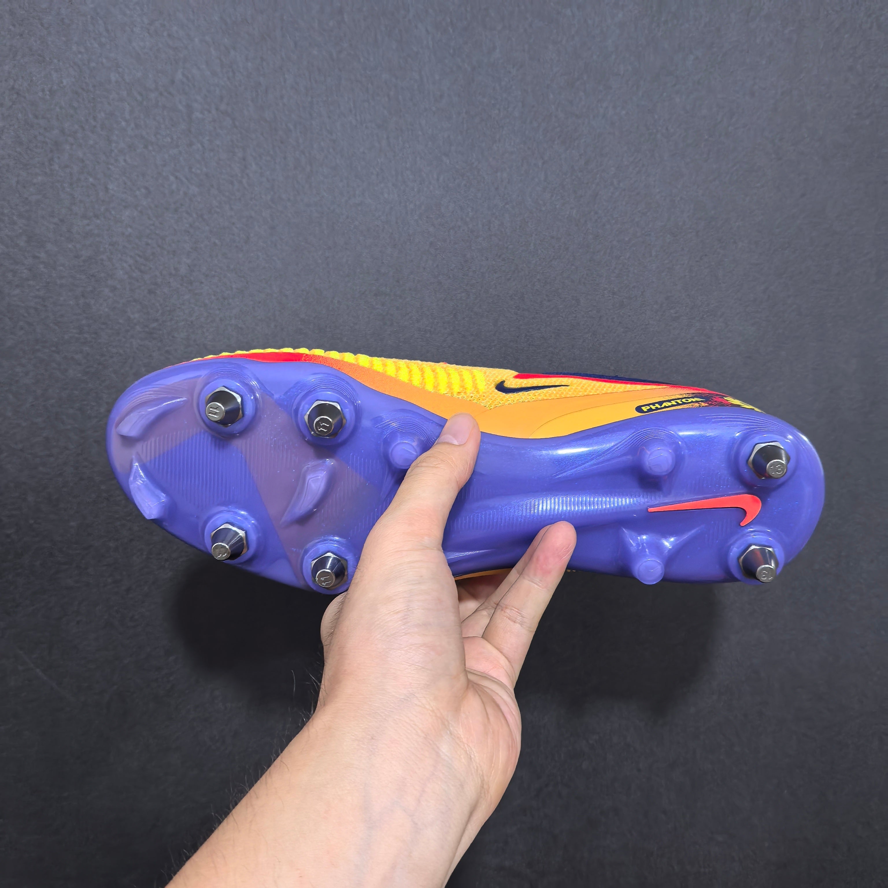 Chuteira Campo Nike Phantom GX 6 SG Elite + Brindes