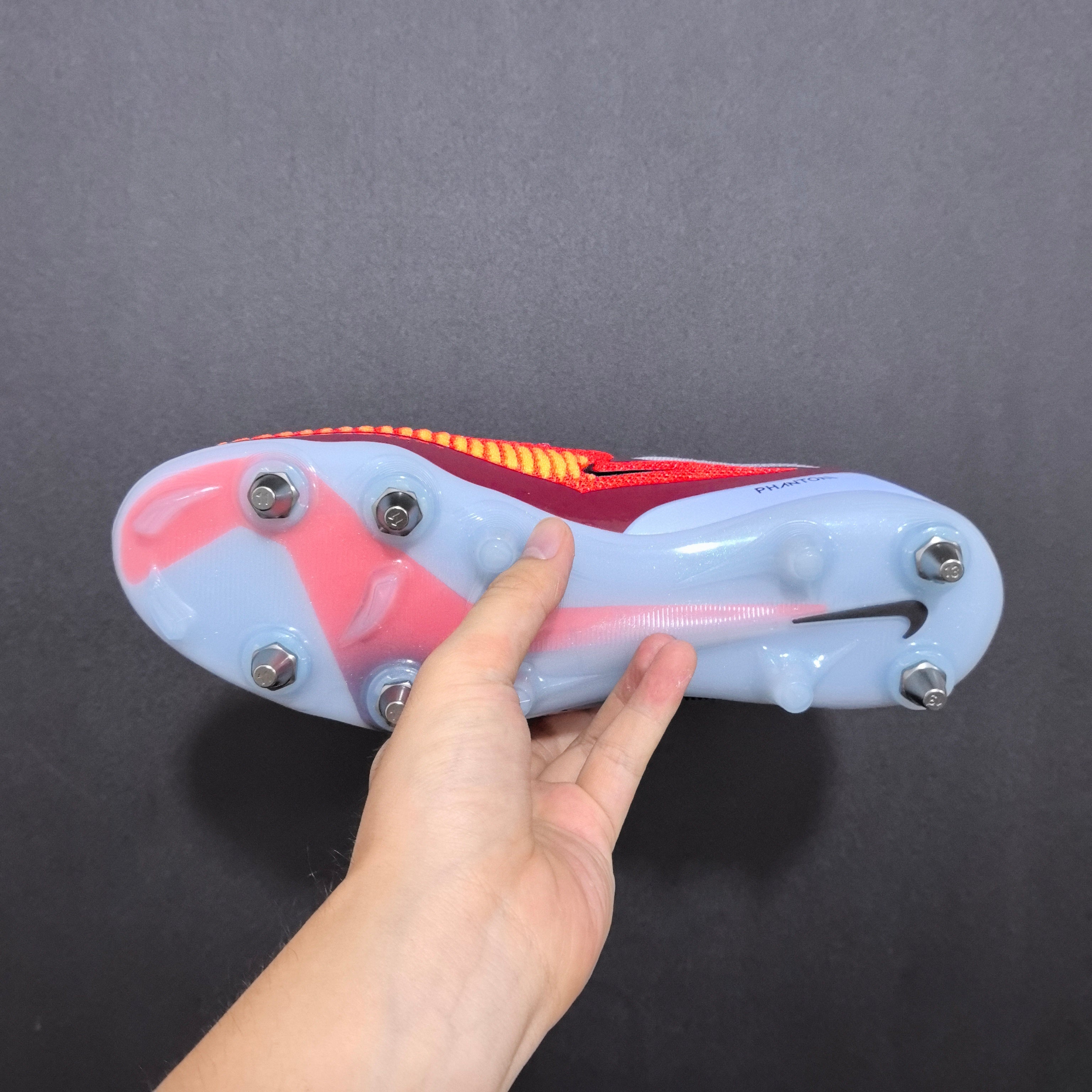 Chuteira Campo Nike Phantom GX 6 SG Elite + Brindes