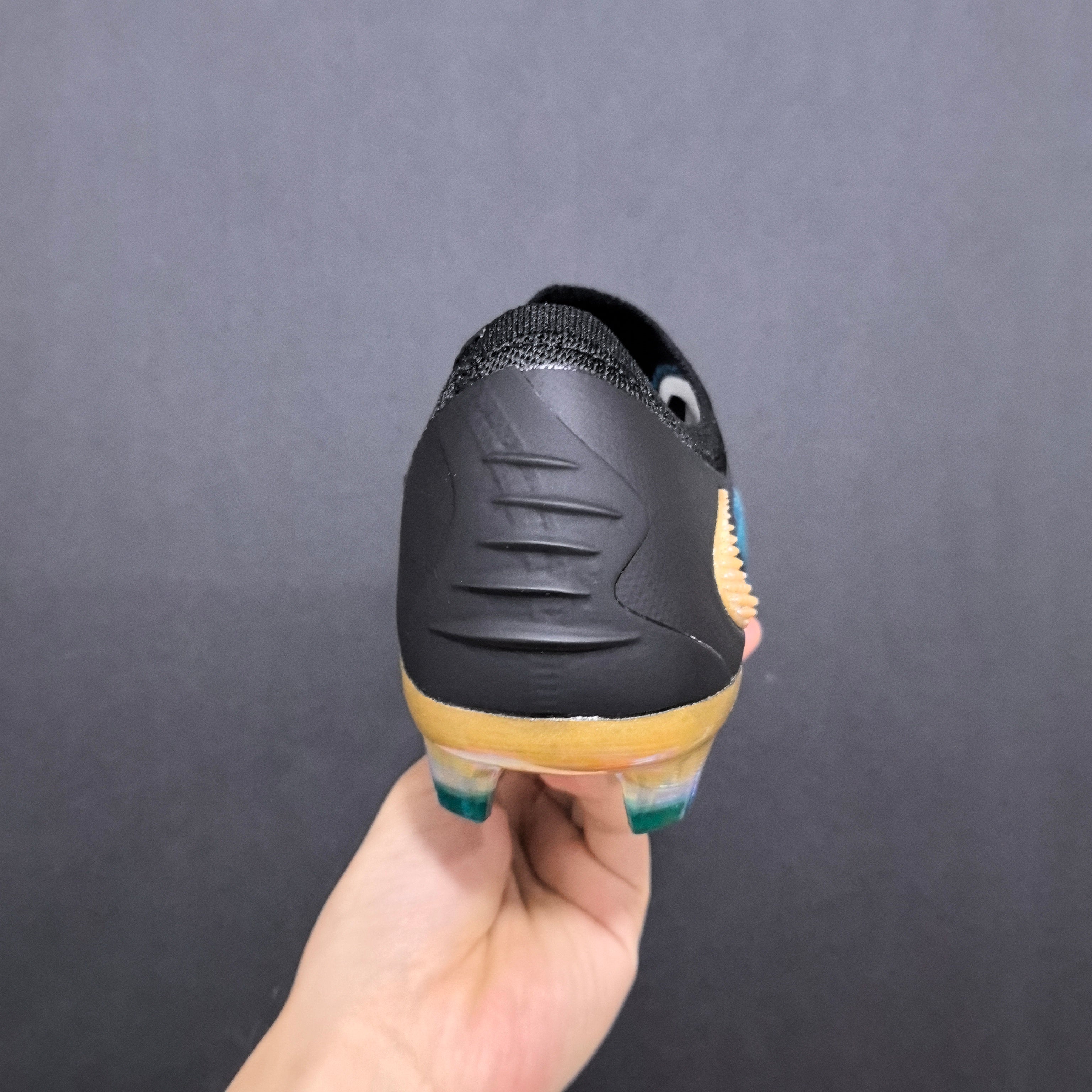 Chuteira Campo Nike Phantom GX 6 FG Elite + Brindes