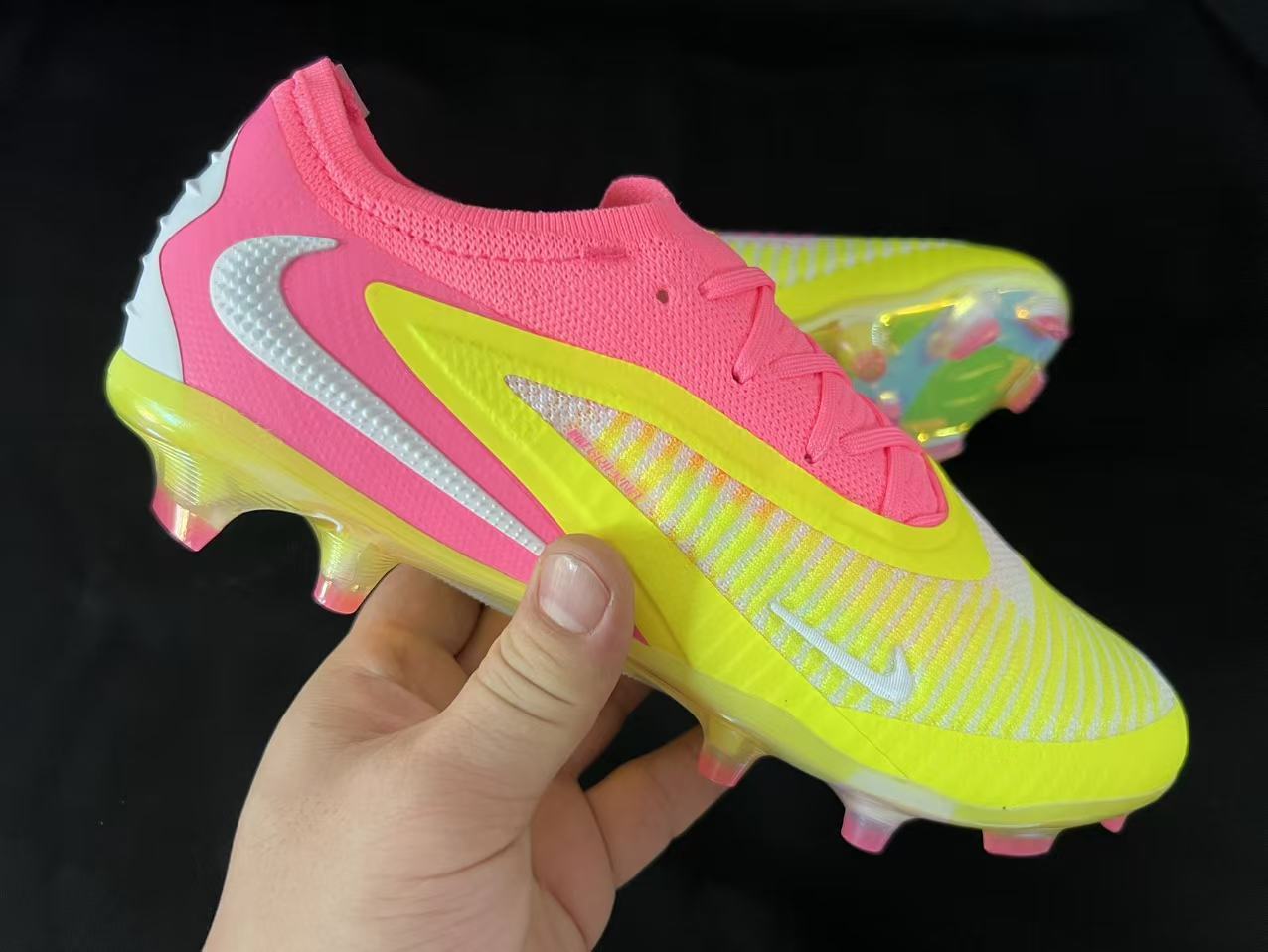 Chuteira Campo Nike Phantom GX 6 FG Elite + Brindes
