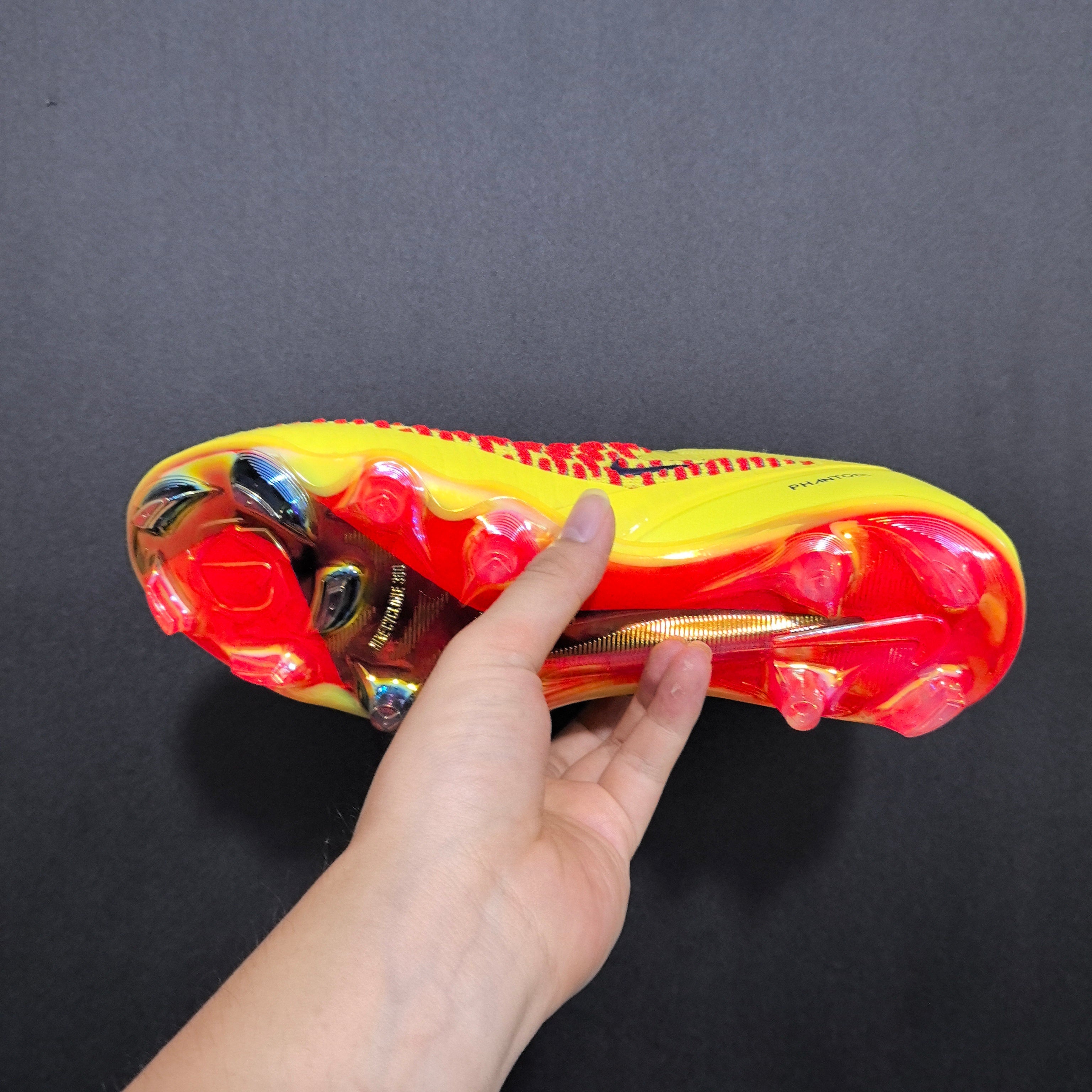 Chuteira Campo Nike Phantom GX 6 FG Elite + Brindes