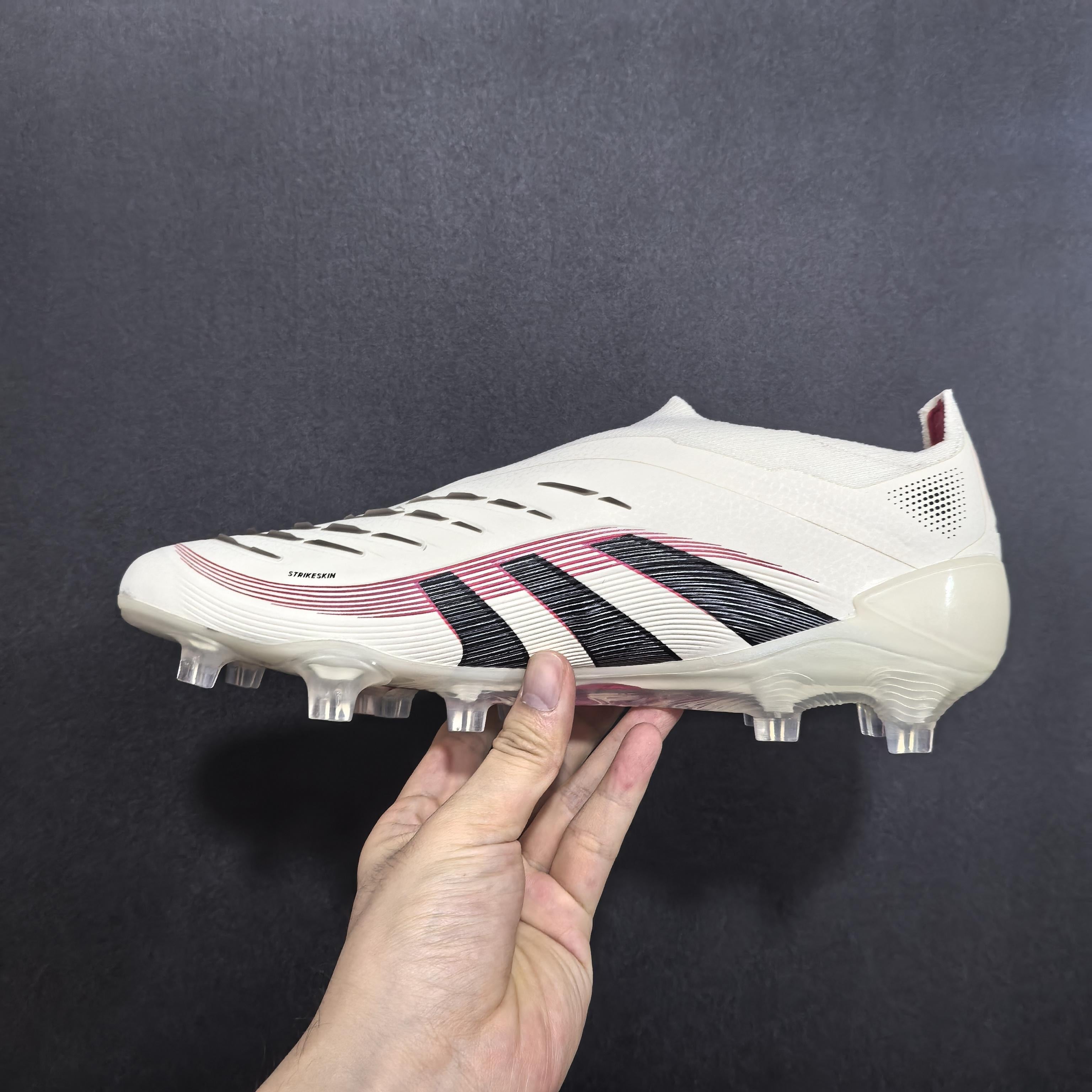 Chuteira Campo Adidas Predator+ FG Elite + Brindes