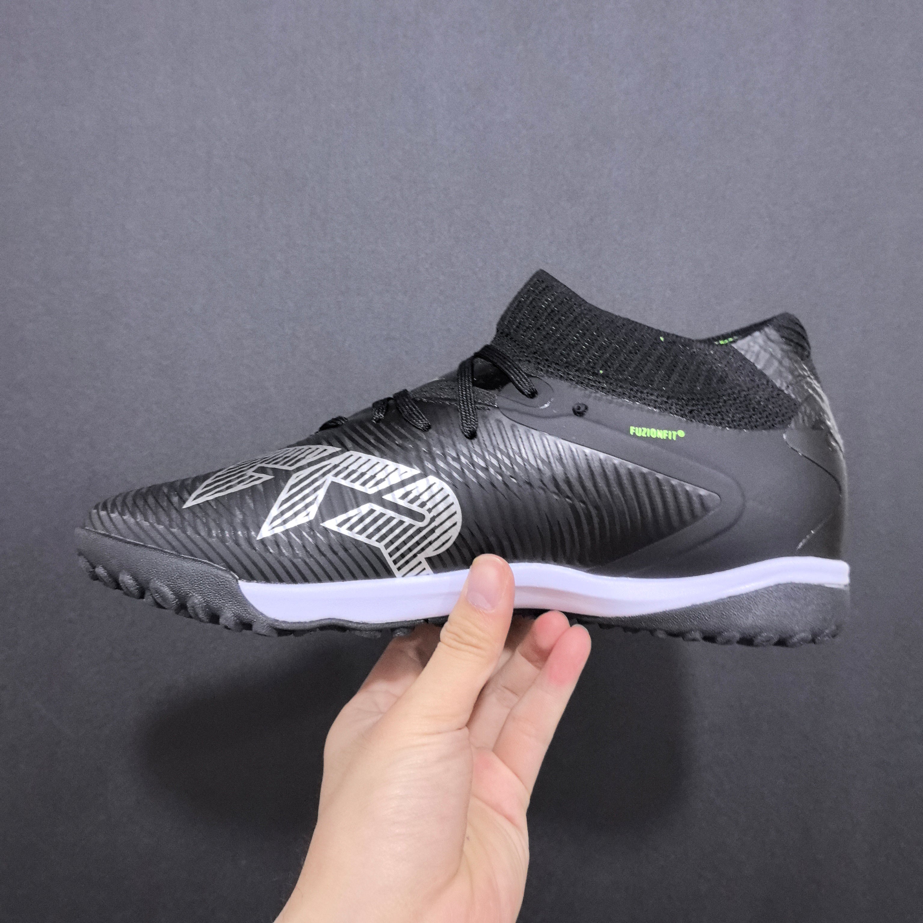 Chuteira Society Puma Future 8 TF Elite + Brindes